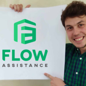 Florent pla tenant une affiche